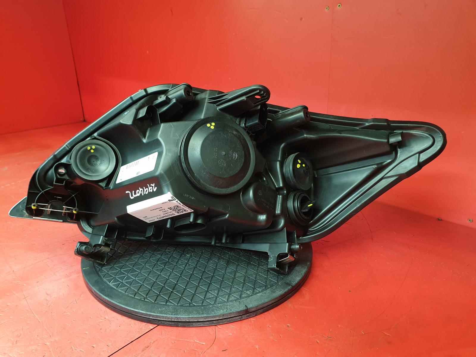 R Headlamp Kuga Ford 2010