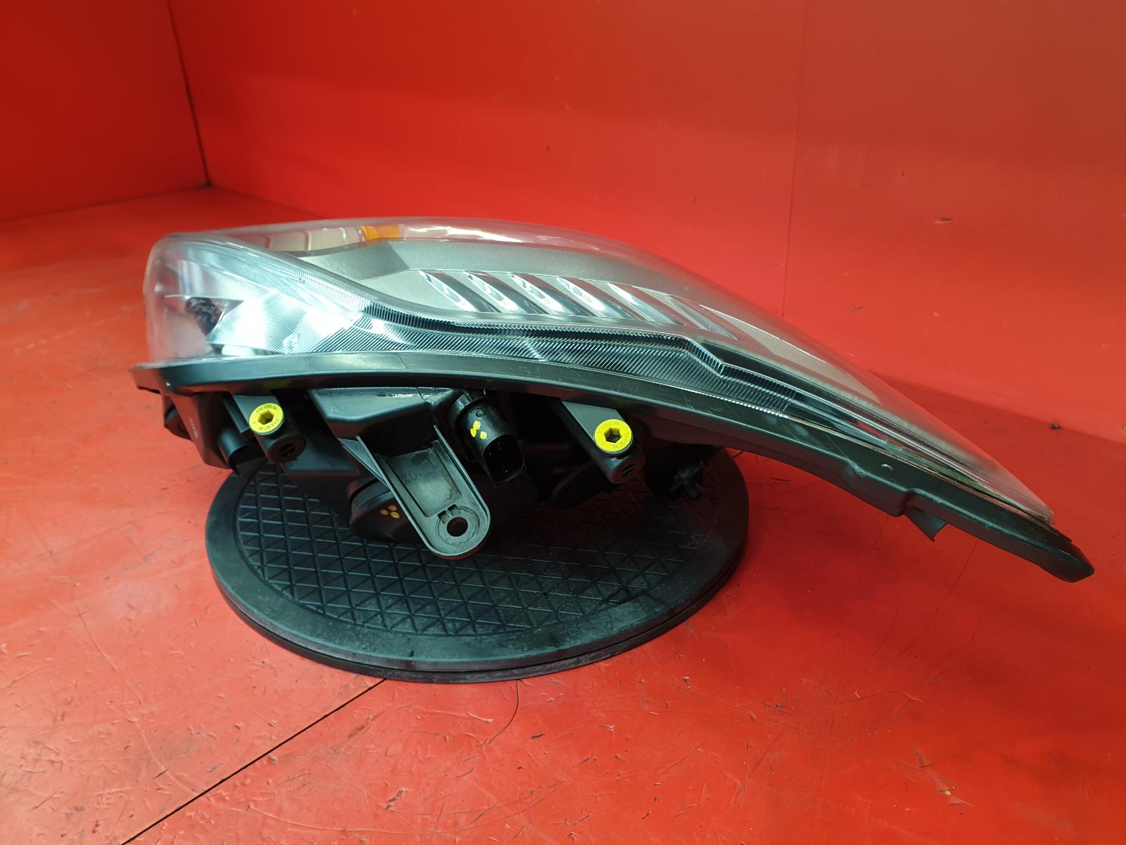 R Headlamp Kuga Ford 2010