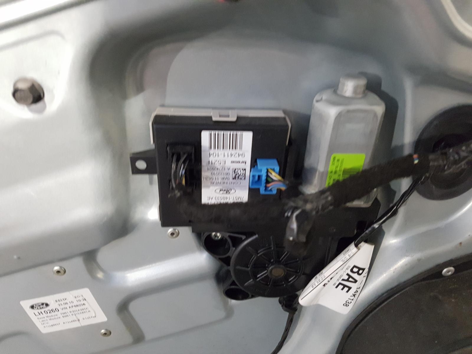 L Front Door Kuga Ford 2010