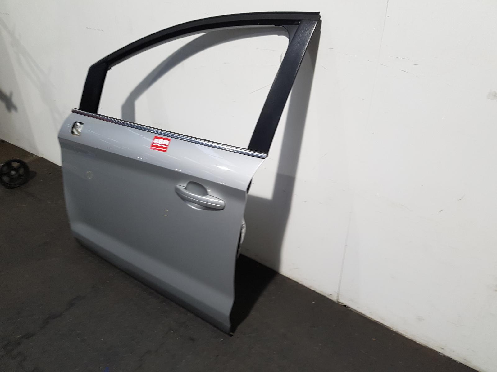 L Front Door Kuga Ford 2010