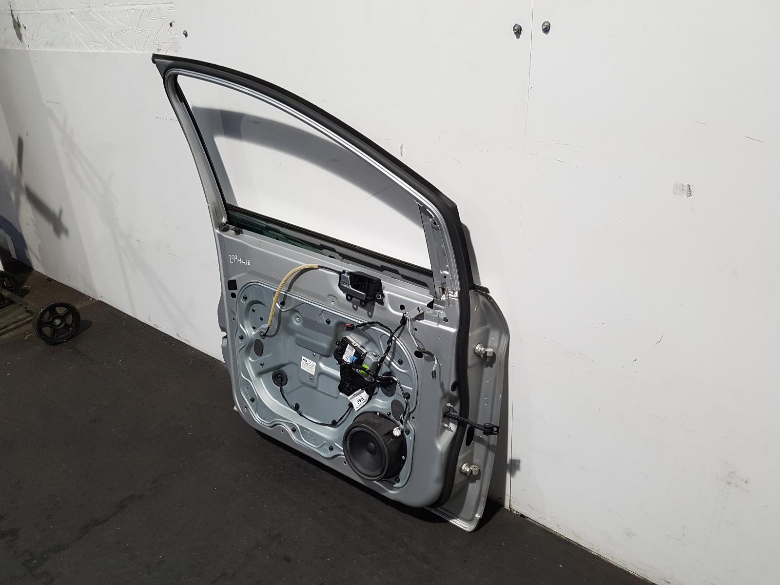L Front Door Kuga Ford 2010