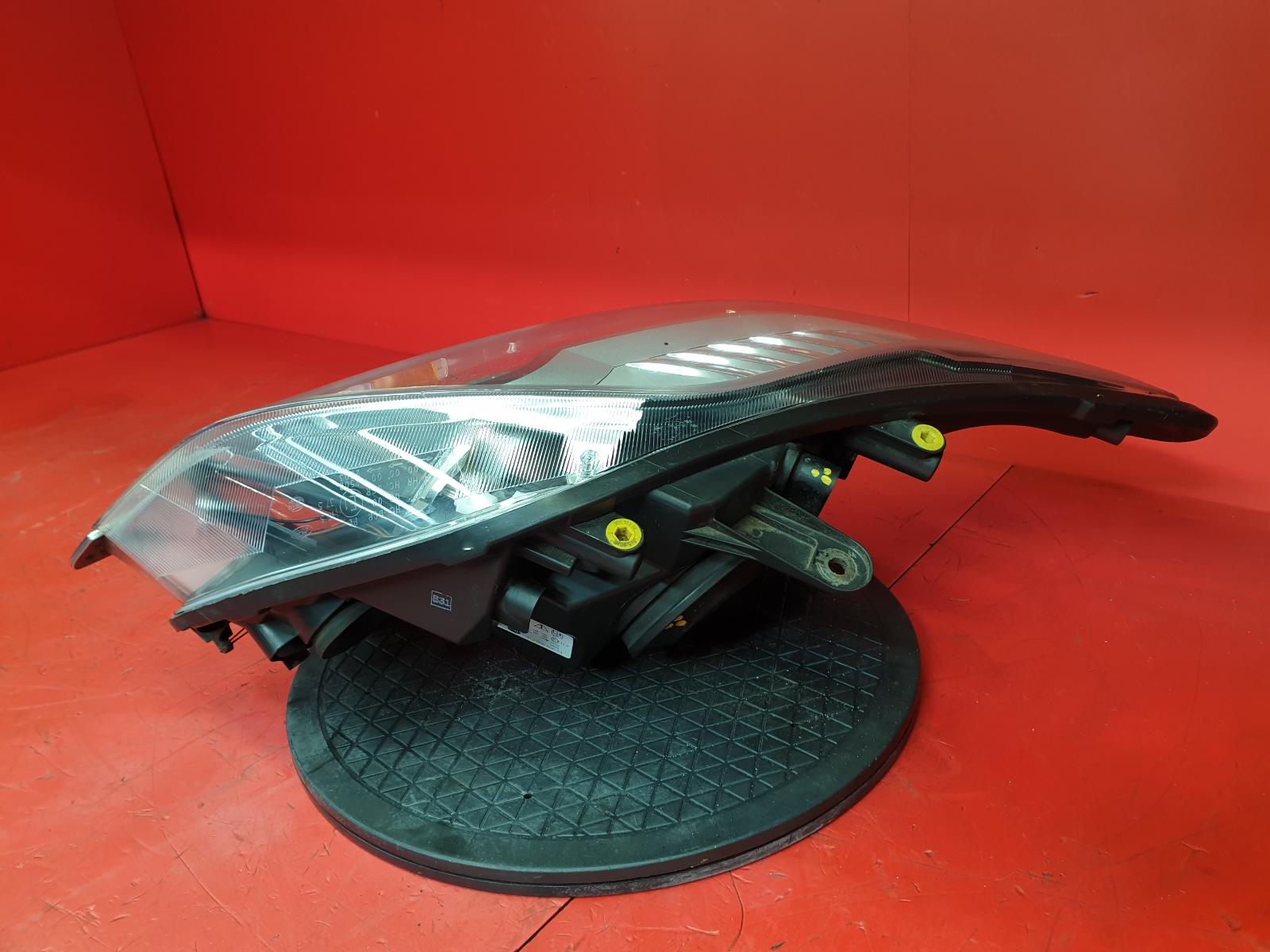 R Headlamp Kuga Ford 2010