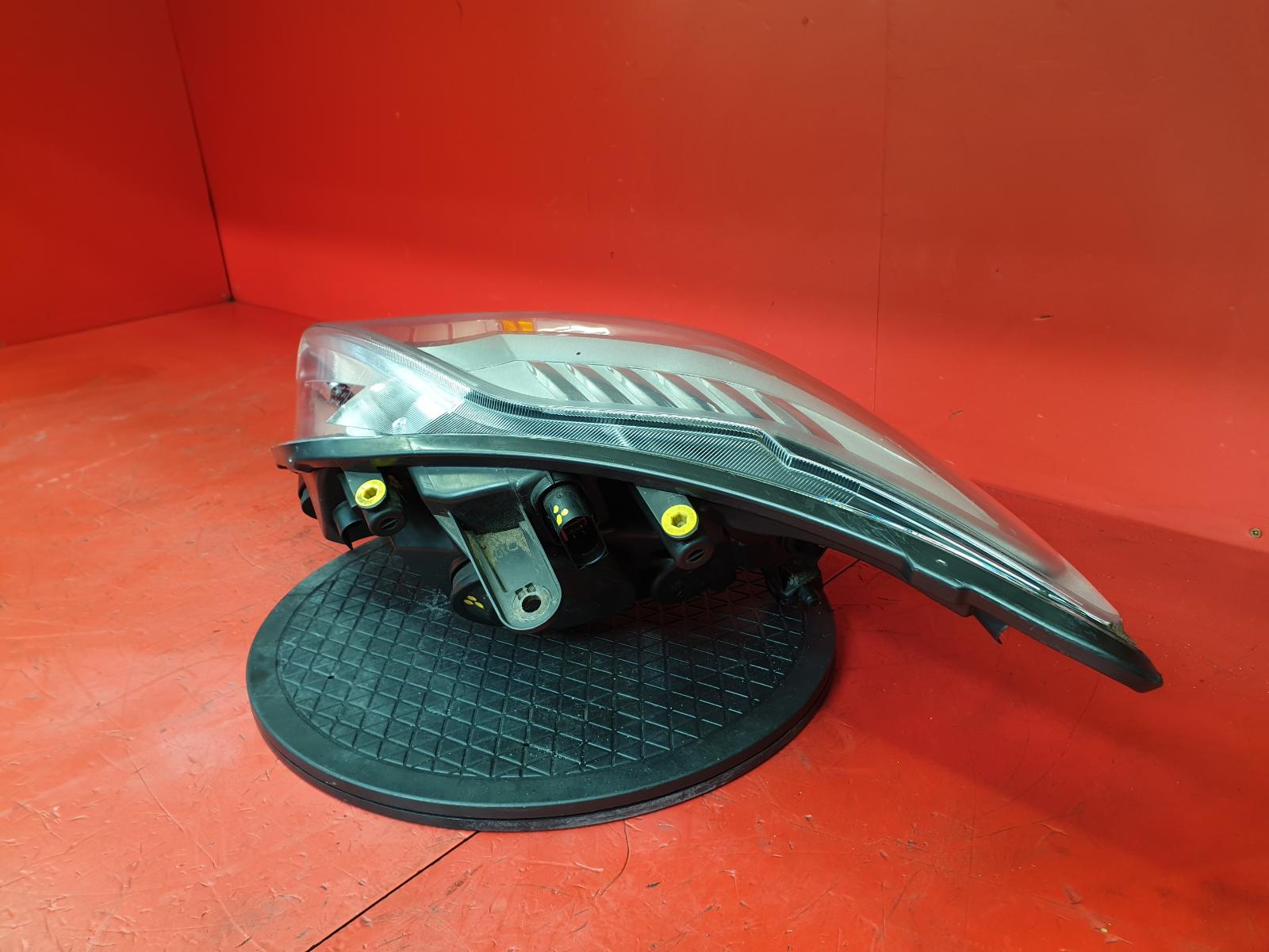 R Headlamp Kuga Ford 2010