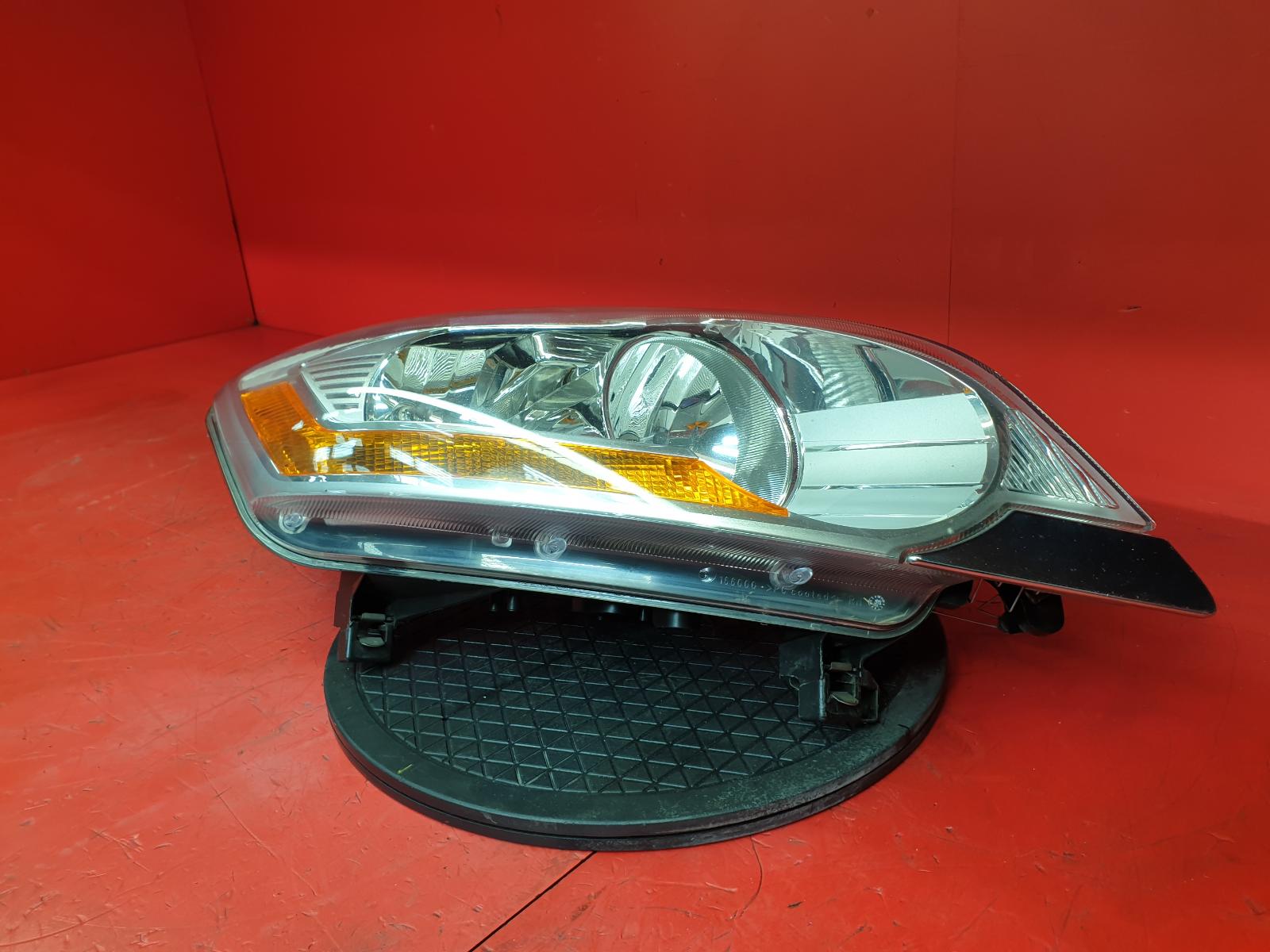 R Headlamp Kuga Ford 2010 