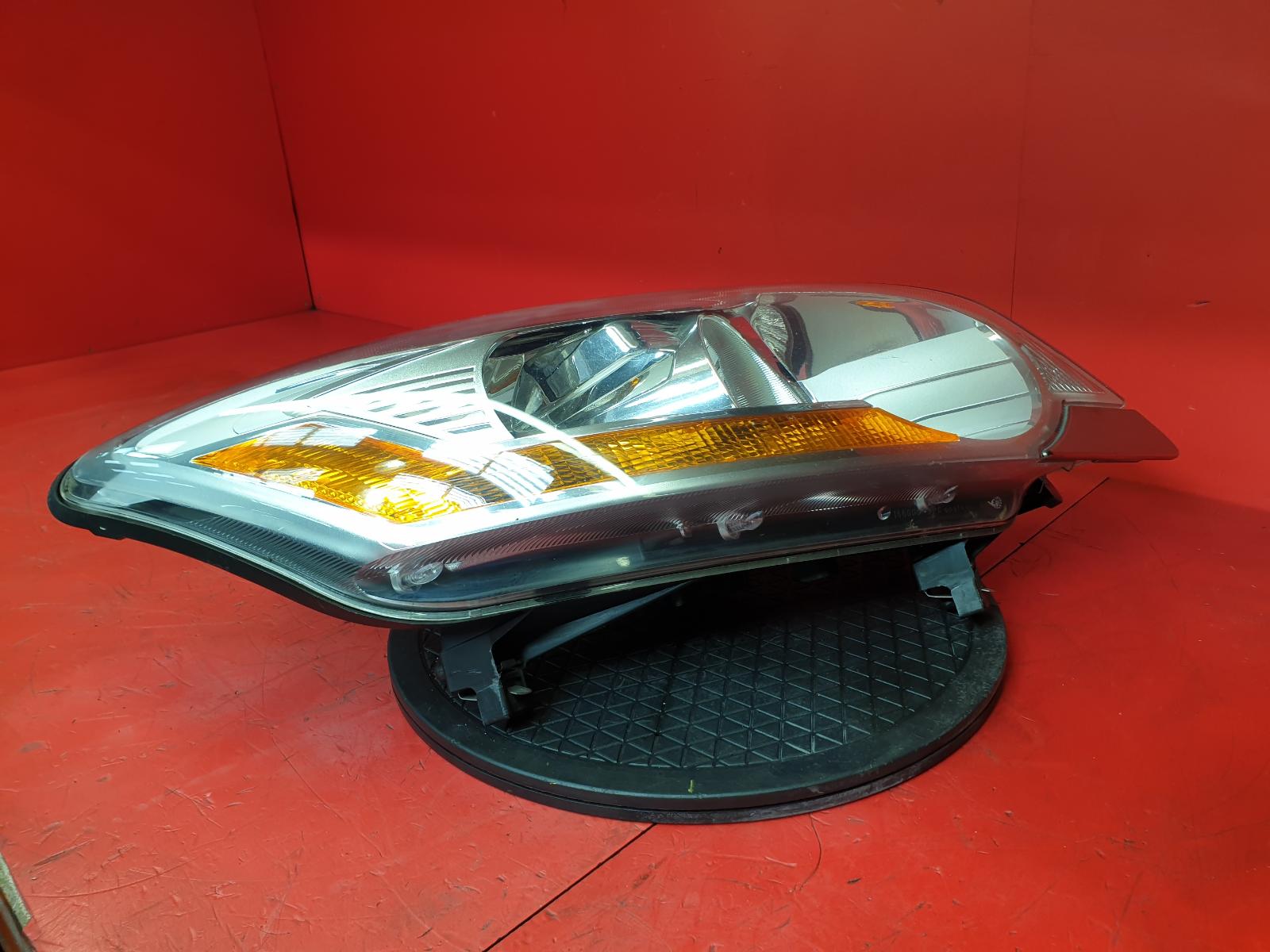 R Headlamp Kuga Ford 2010