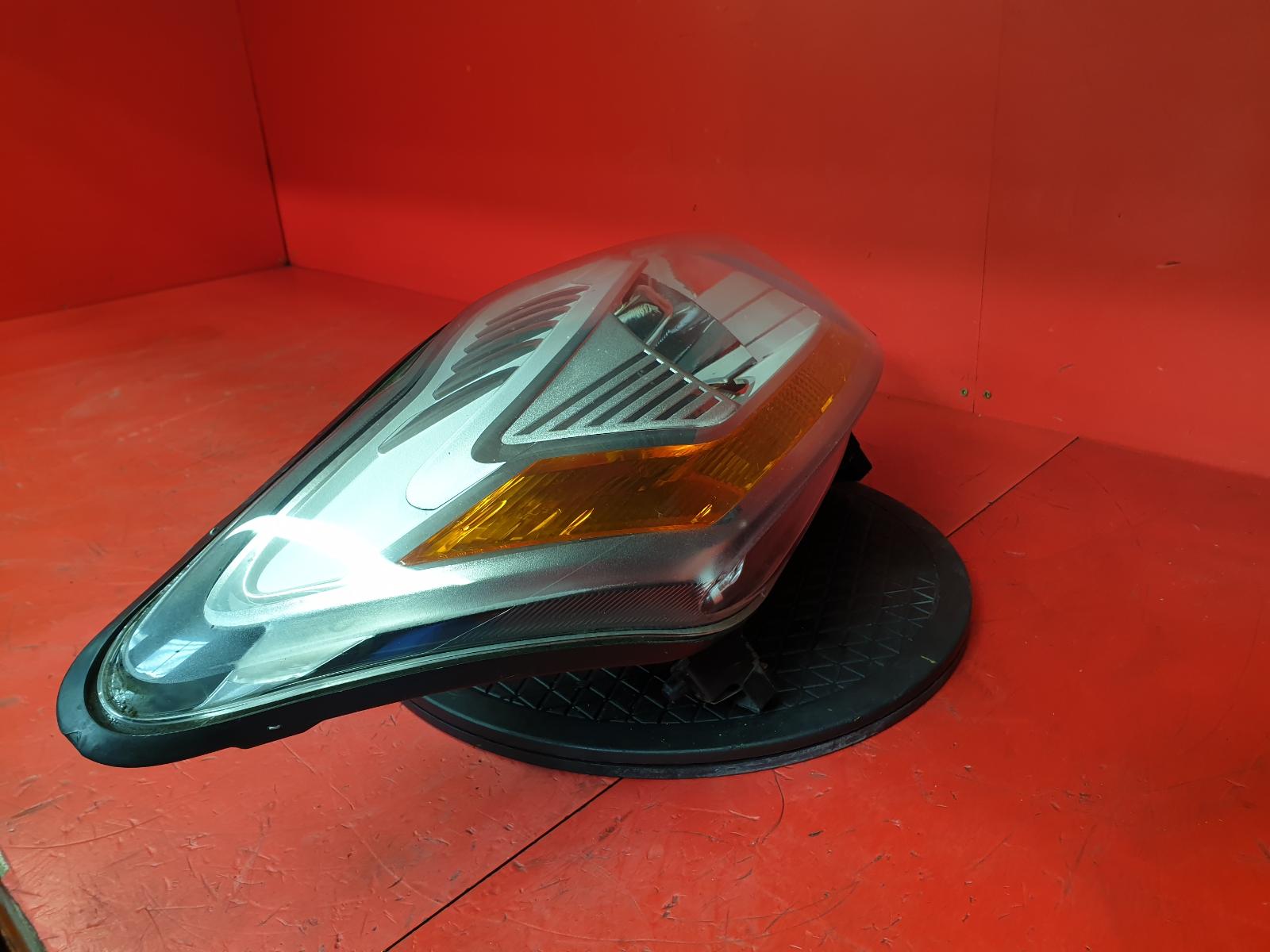 R Headlamp Kuga Ford 2010