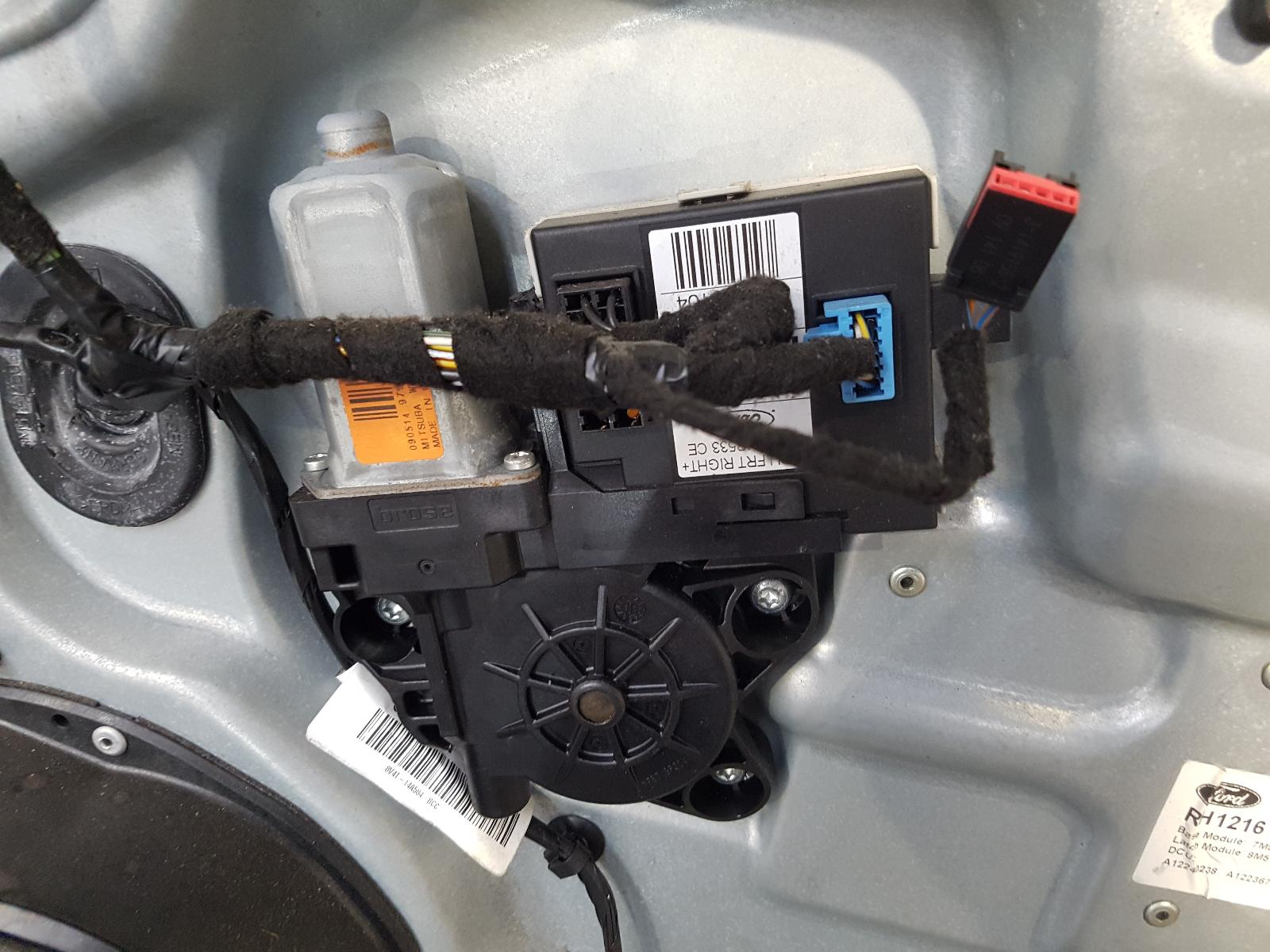 R Front Door Kuga Ford 2009 