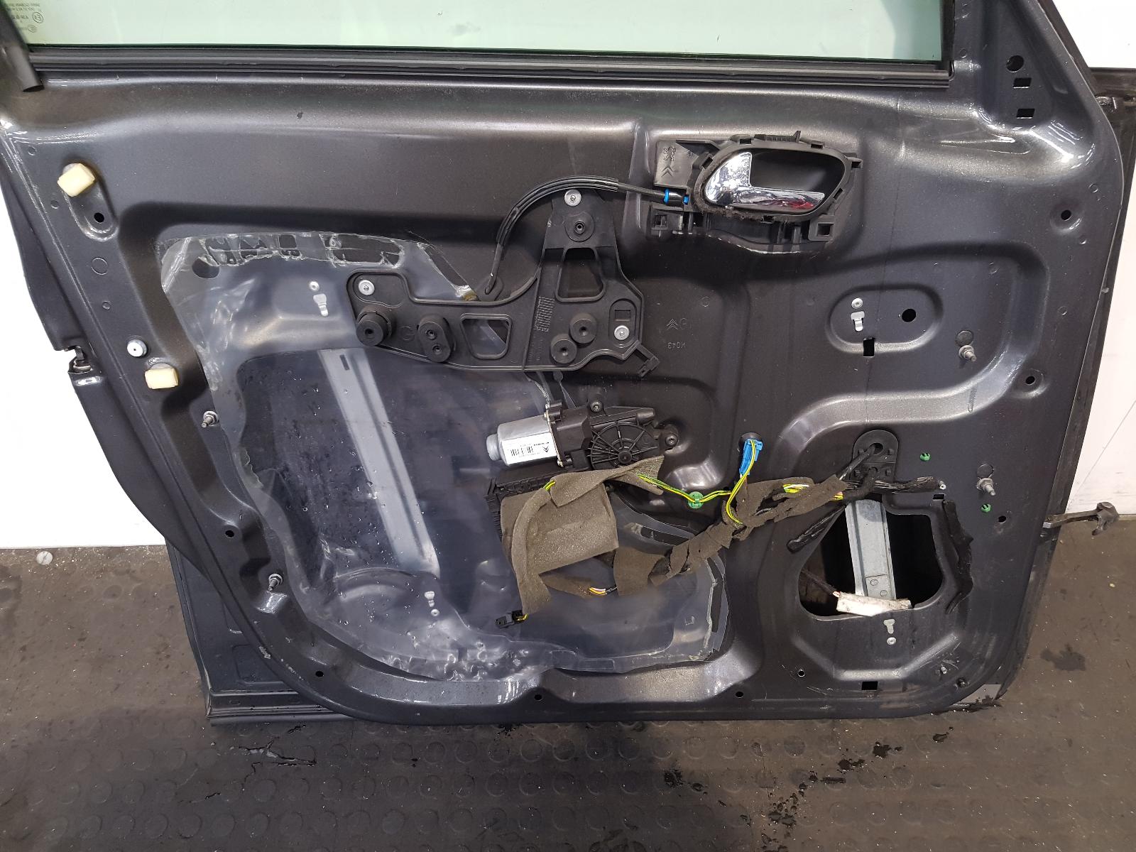 L Front Door C4 Picasso Citroen 2013