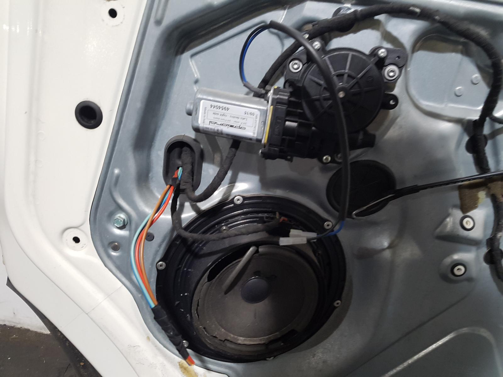 R Front Door Transporter Volkswagen 2005