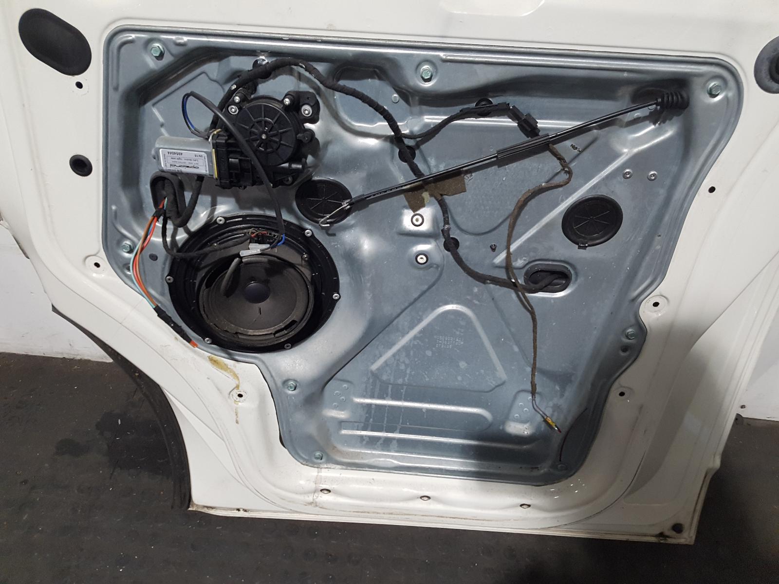 R Front Door Transporter Volkswagen 2005