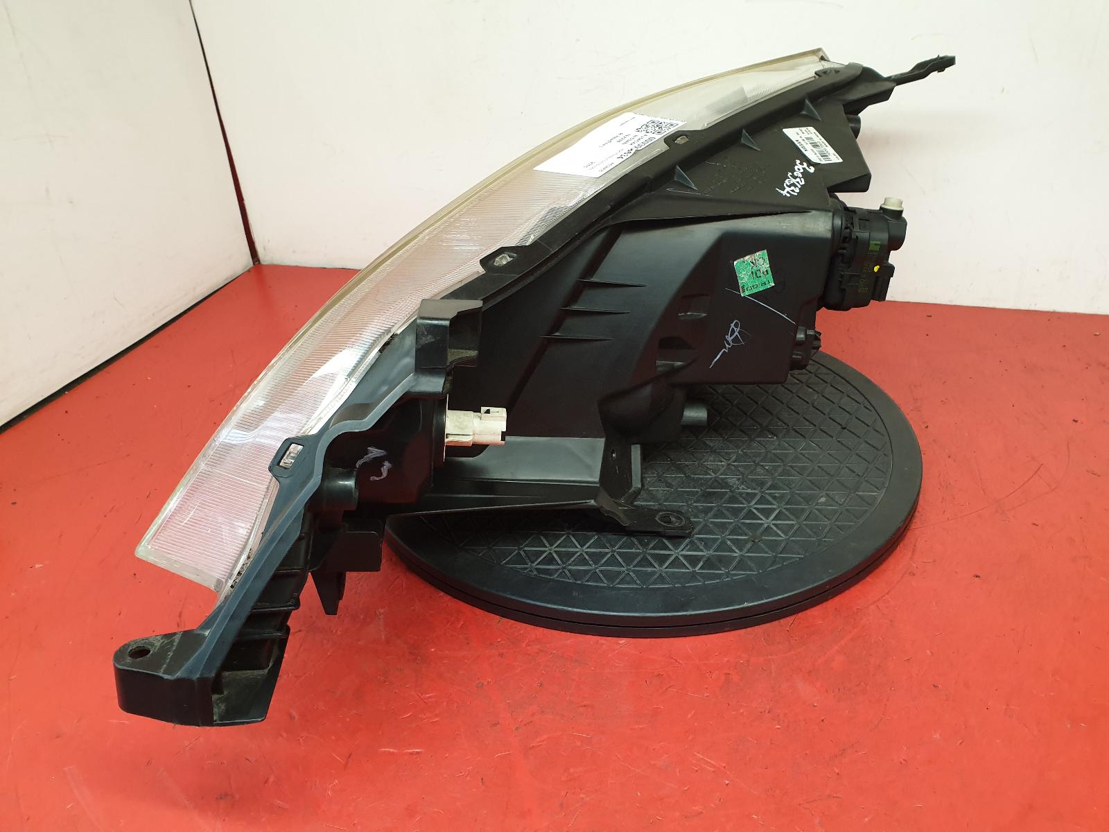 R Headlamp Nv200 Nissan 2015