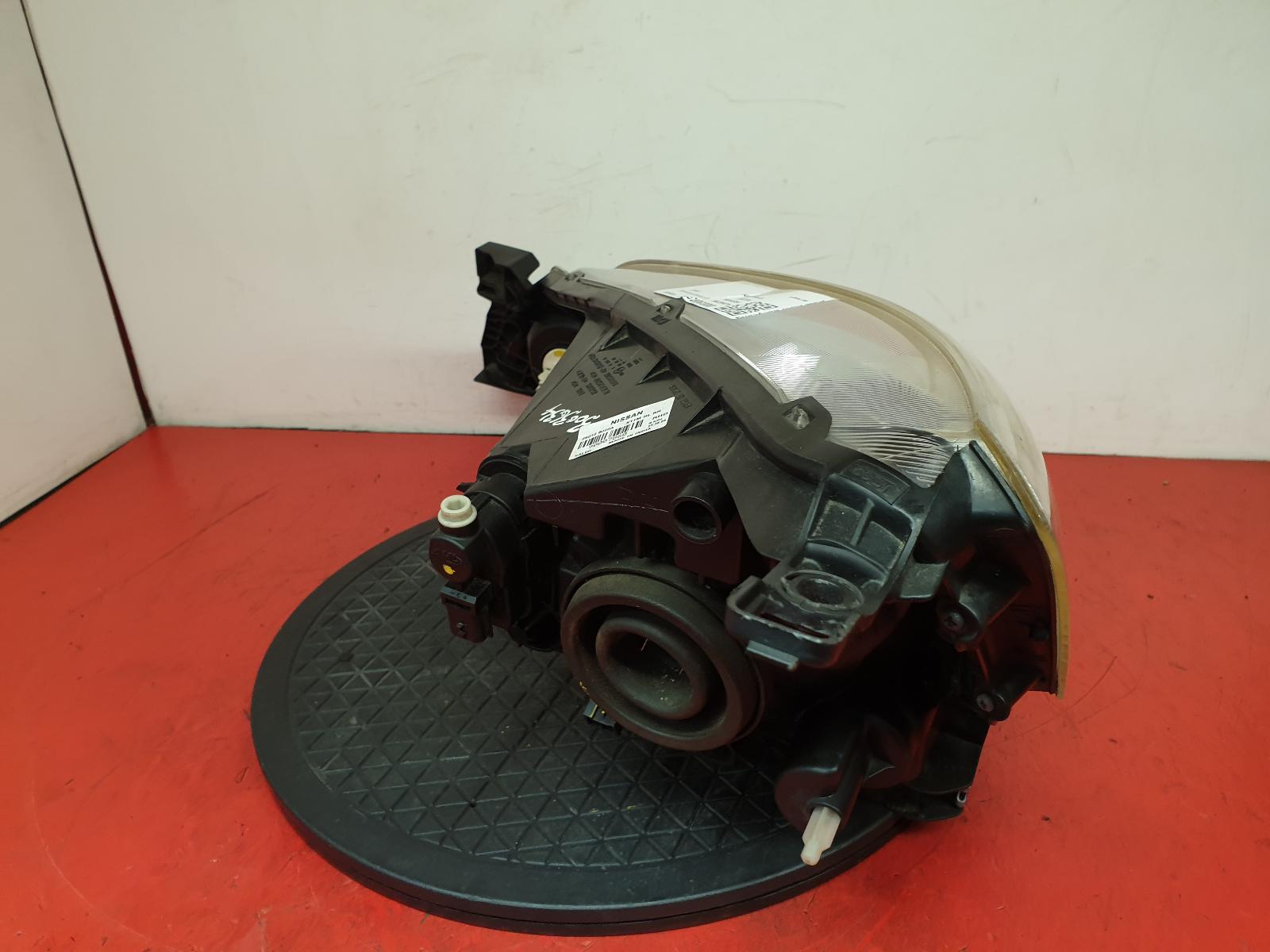 R Headlamp Nv200 Nissan 2015