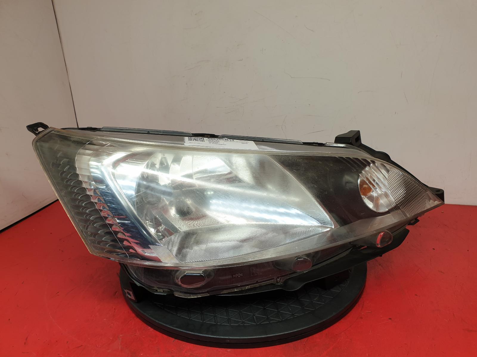 R Headlamp Nv200 Nissan 2015