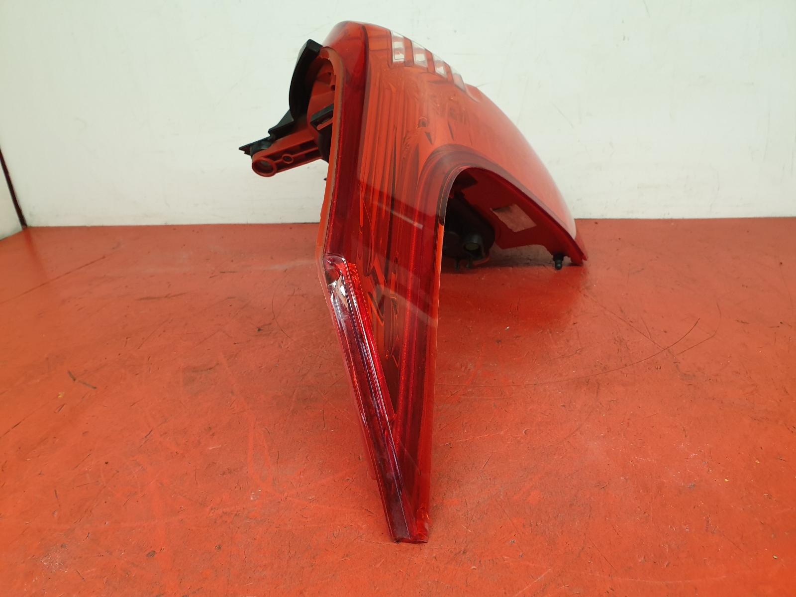 View Auto part L Taillight Peugeot 5008 2012