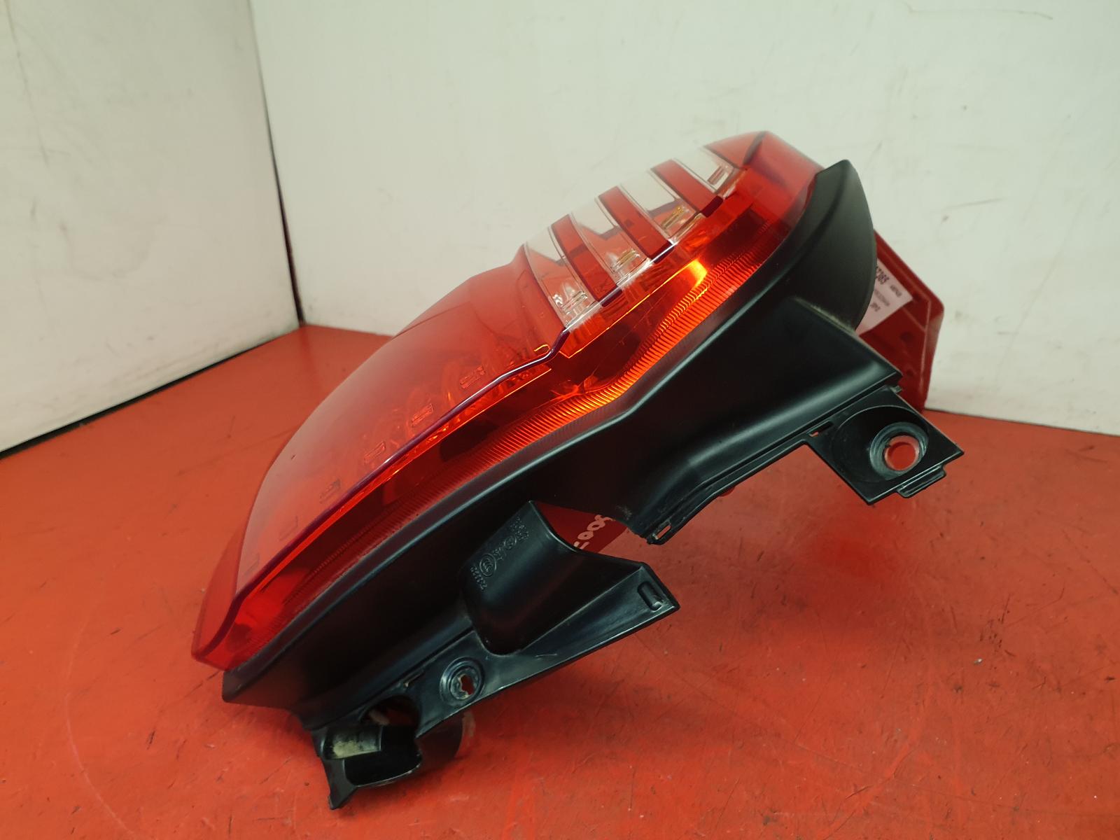View Auto part L Taillight Peugeot 5008 2012