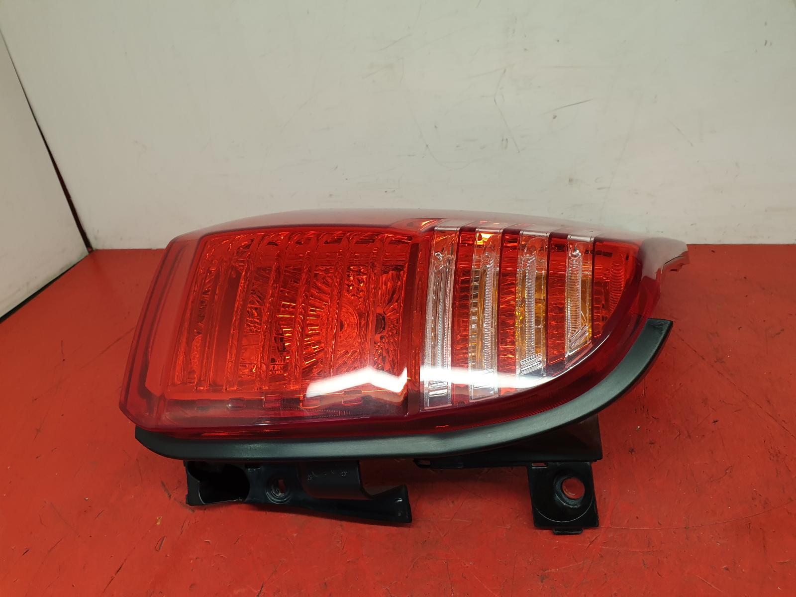 View Auto part L Taillight Peugeot 5008 2012