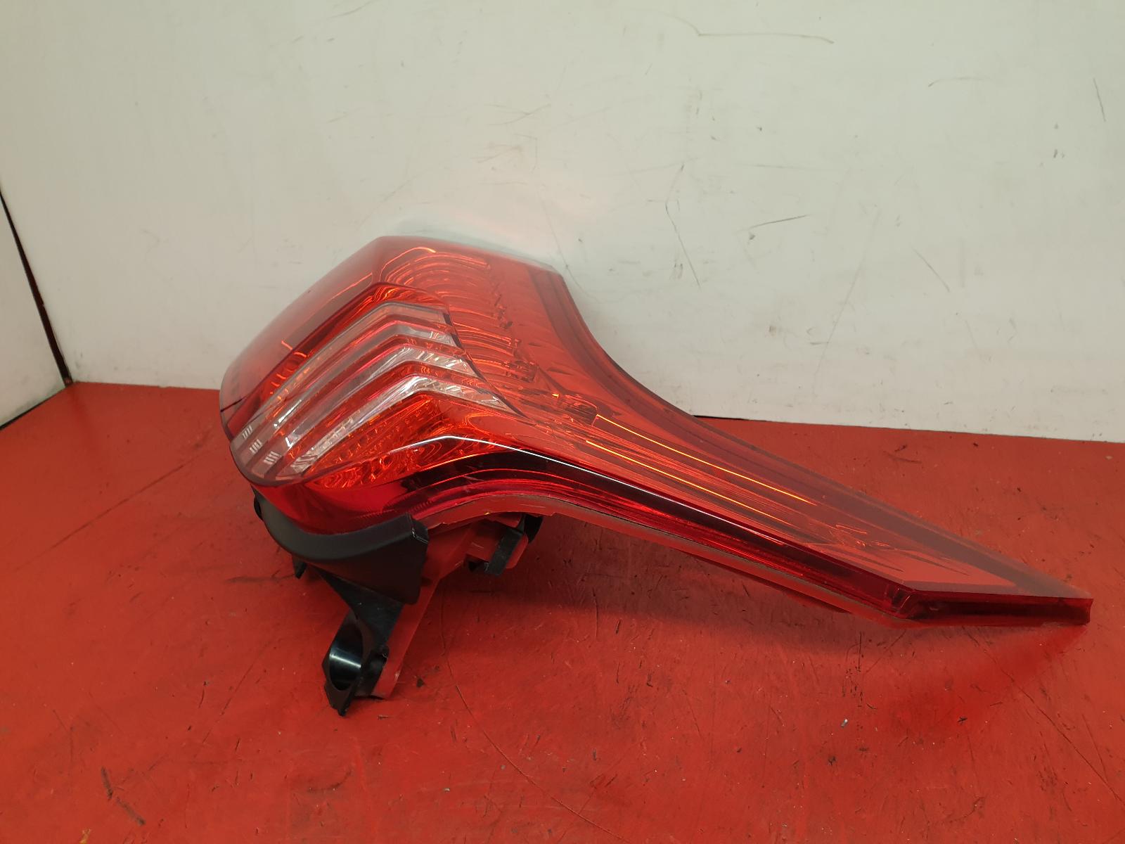 View Auto part L Taillight Peugeot 5008 2012