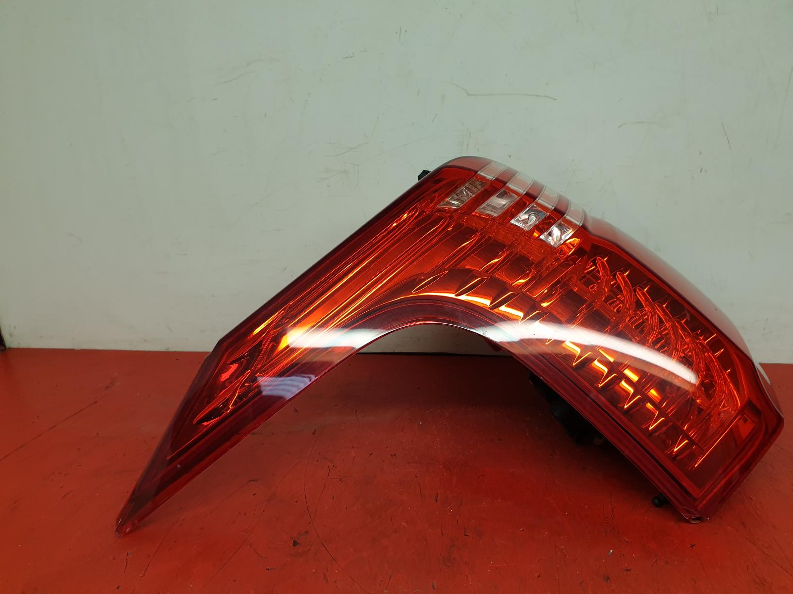 View Auto part L Taillight Peugeot 5008 2012