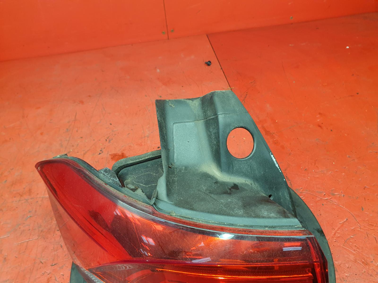 L Taillight Passat Volkswagen 2016