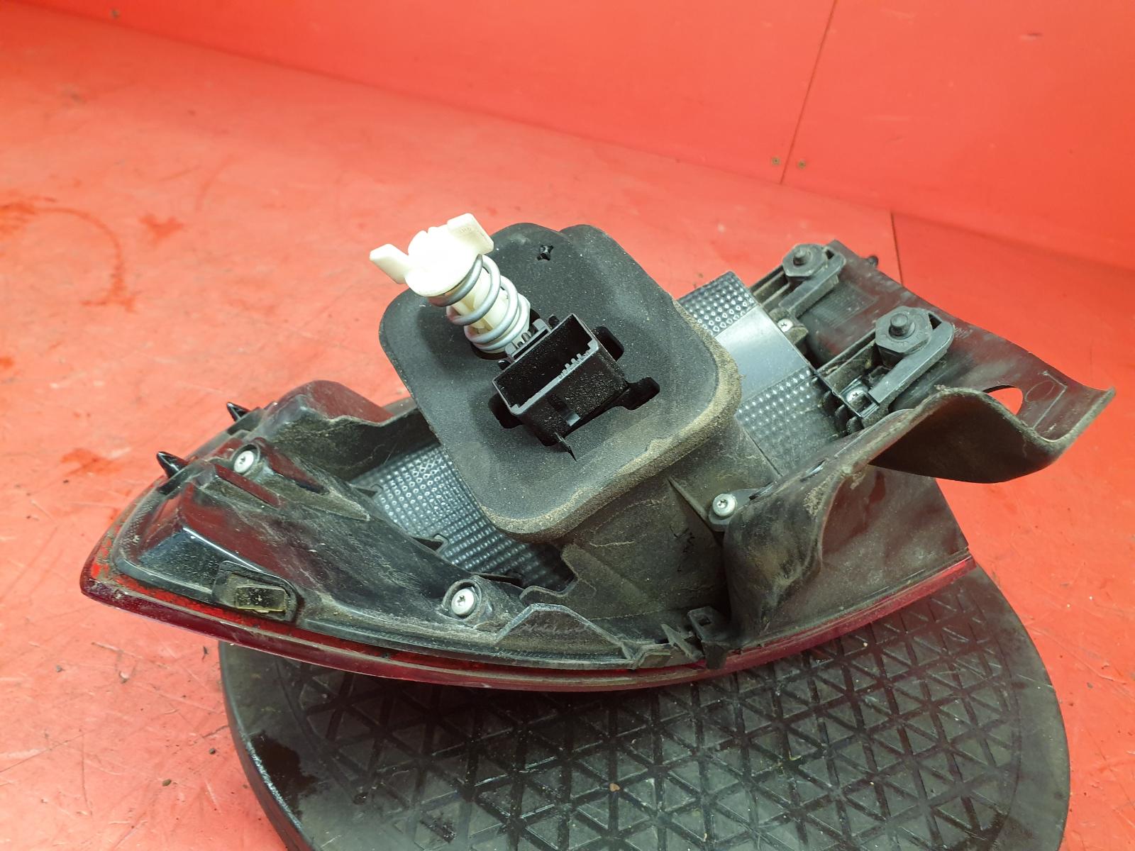 L Taillight Passat Volkswagen 2016 