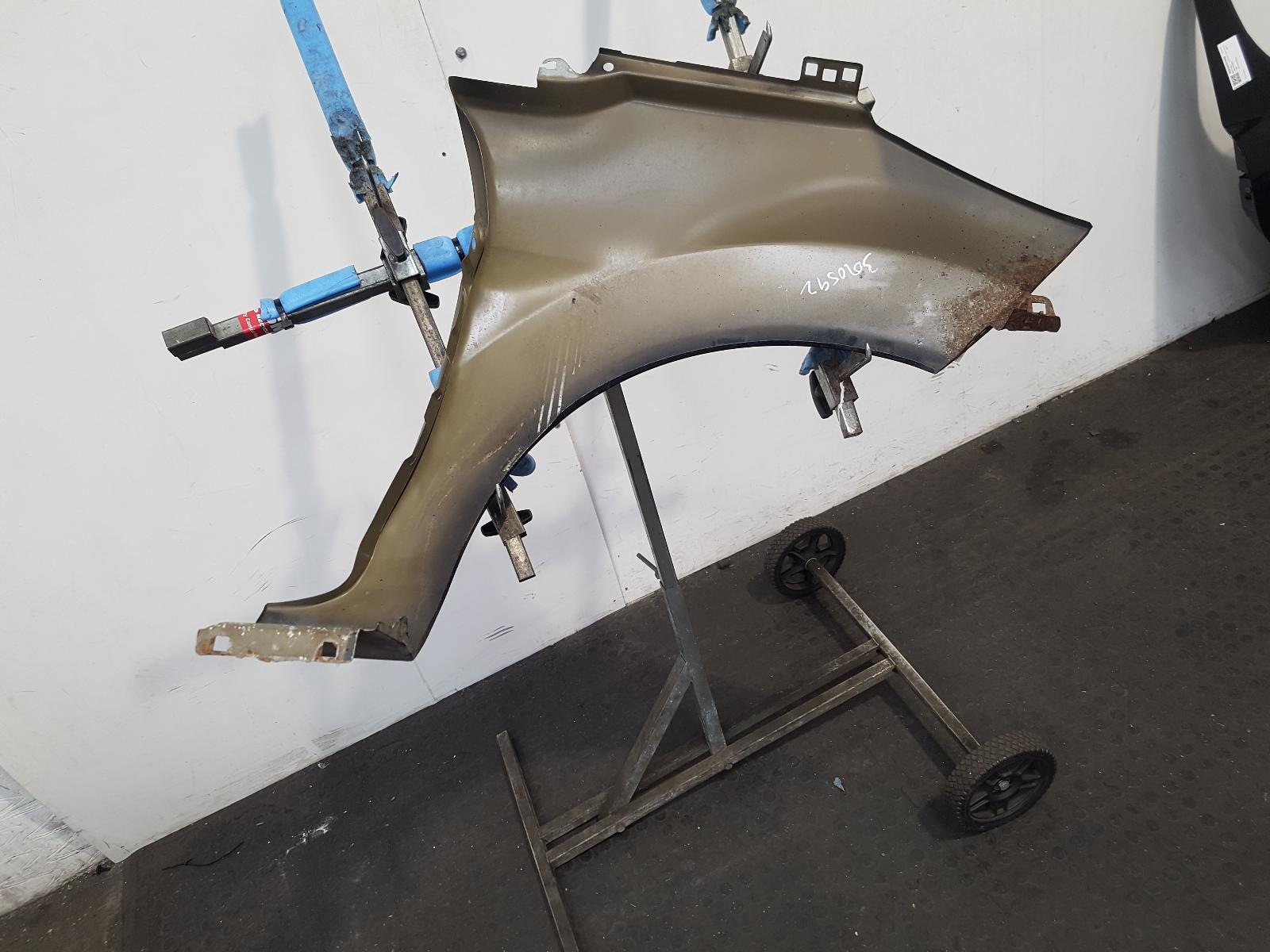 L Wing Fiesta Ford 2010