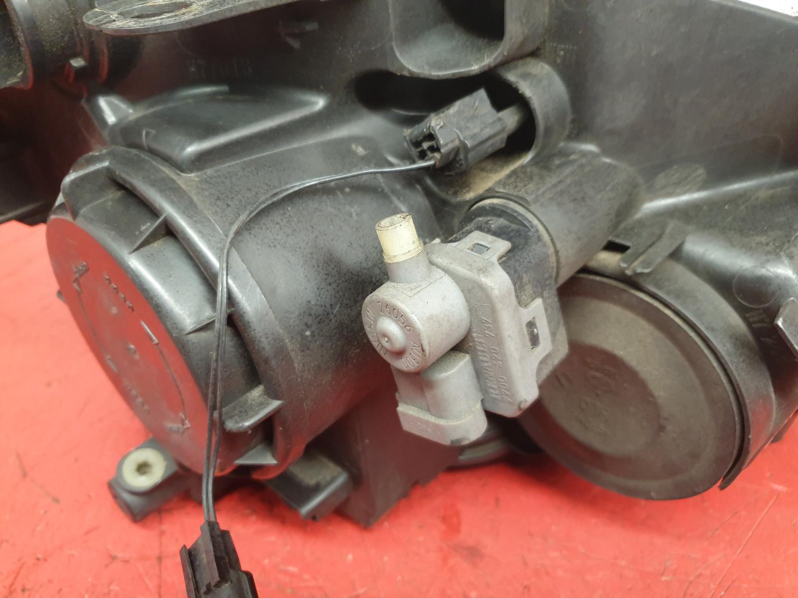 L Headlamp Qashqai Nissan 2011