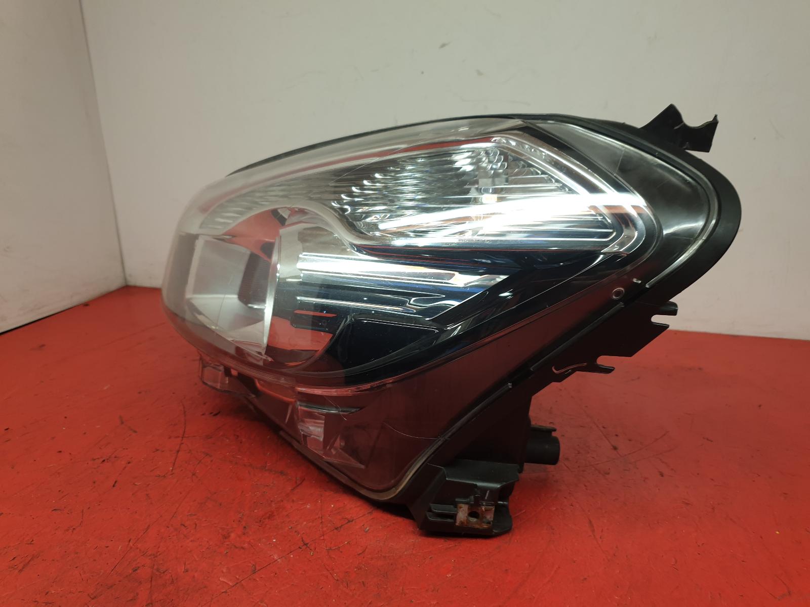 L Headlamp Qashqai Nissan 2011