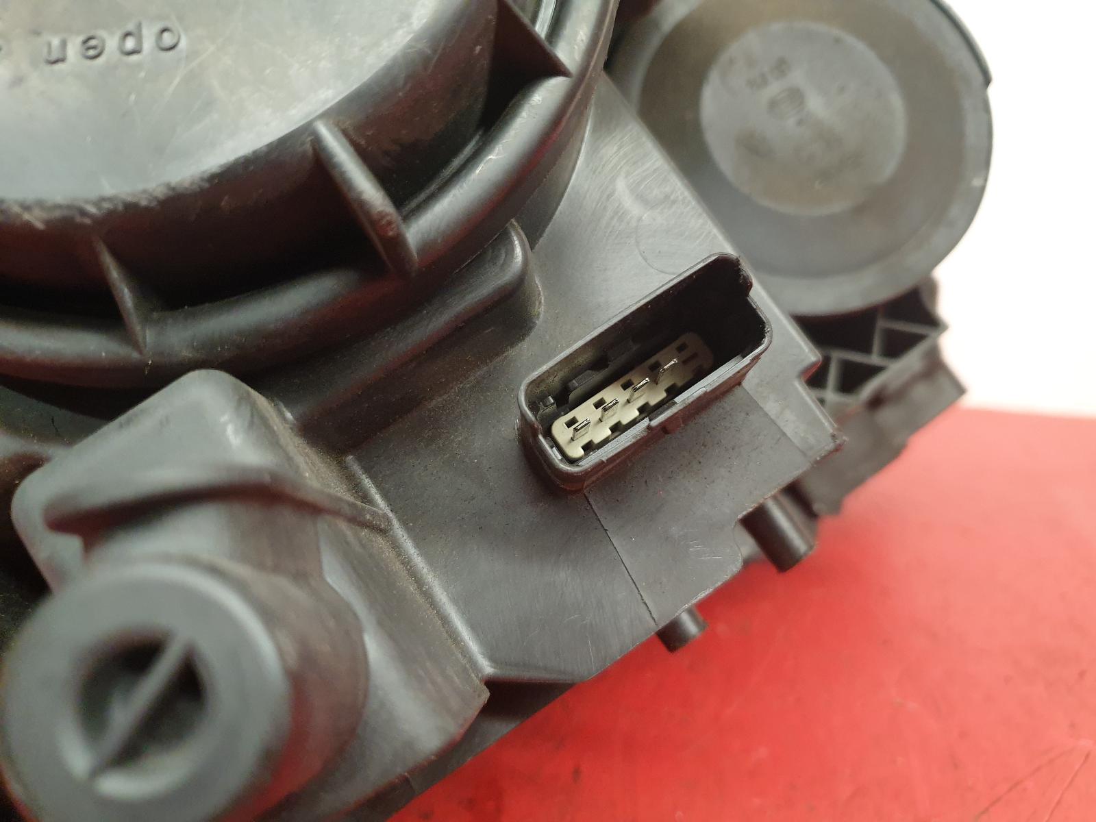 L Headlamp Qashqai Nissan 2011 