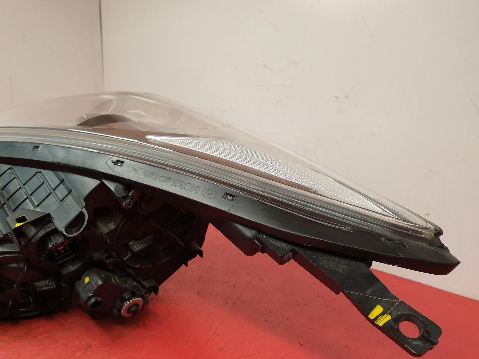 R Headlamp I40 Hyundai 2013