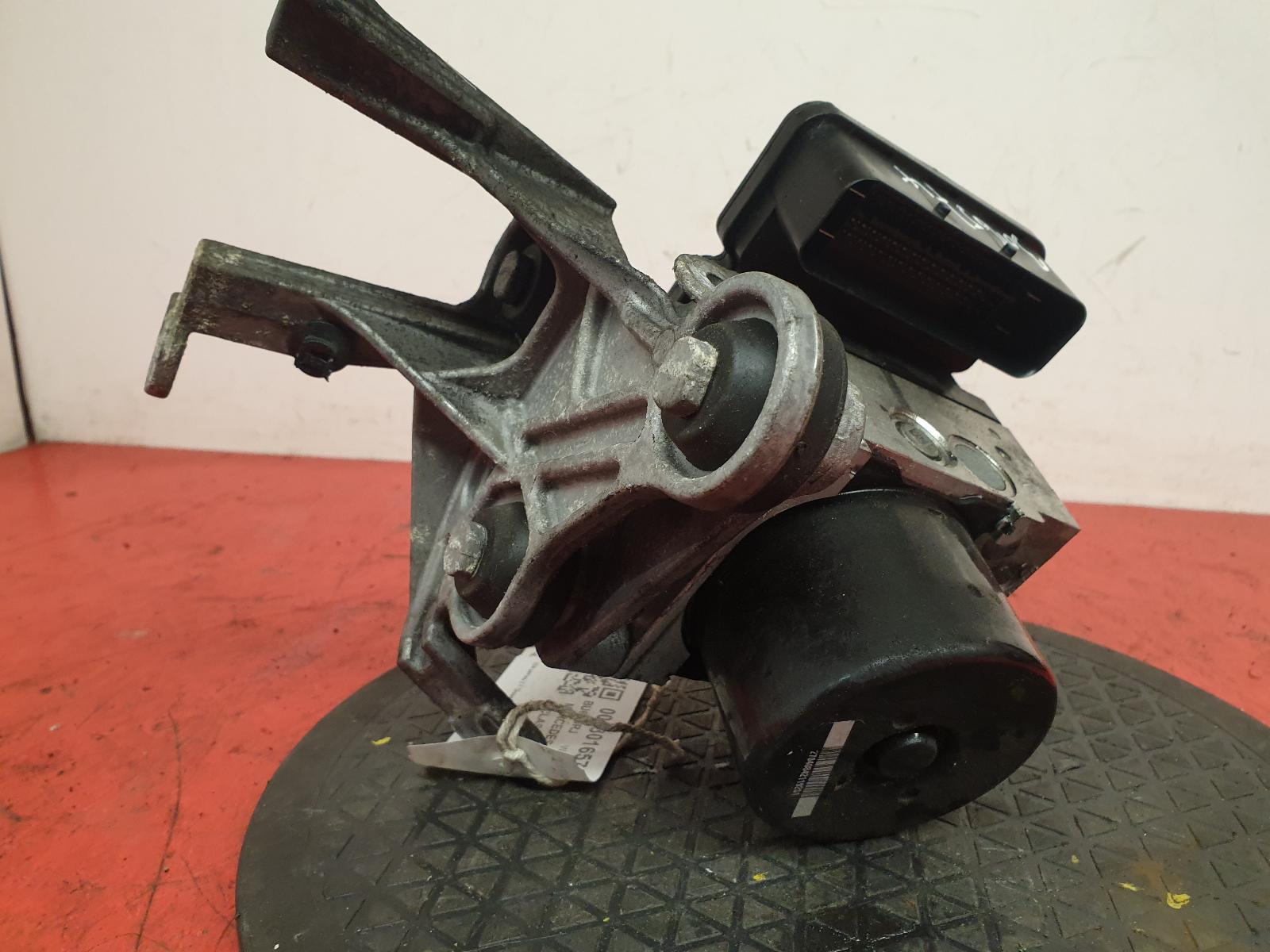 View Auto part ABS Pump/Modulator Mercedes C Class 2013
