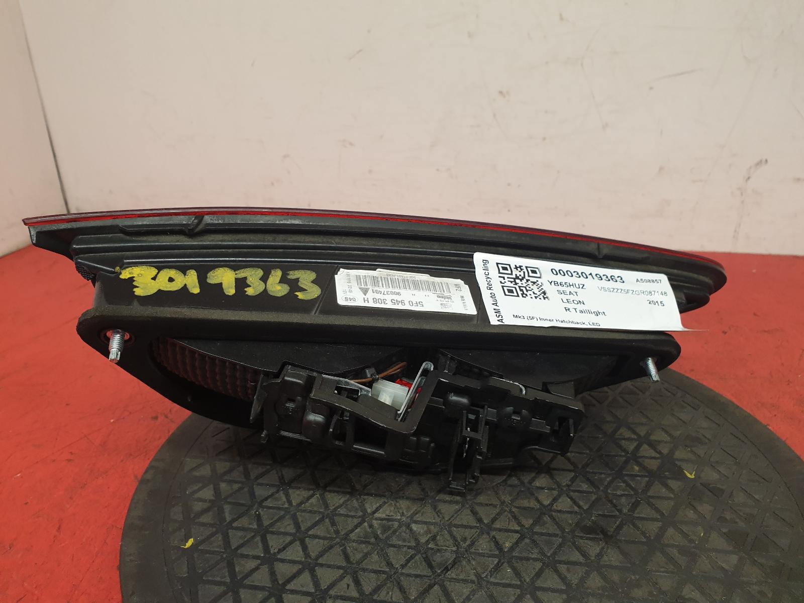 R Taillight Leon Seat 2015 