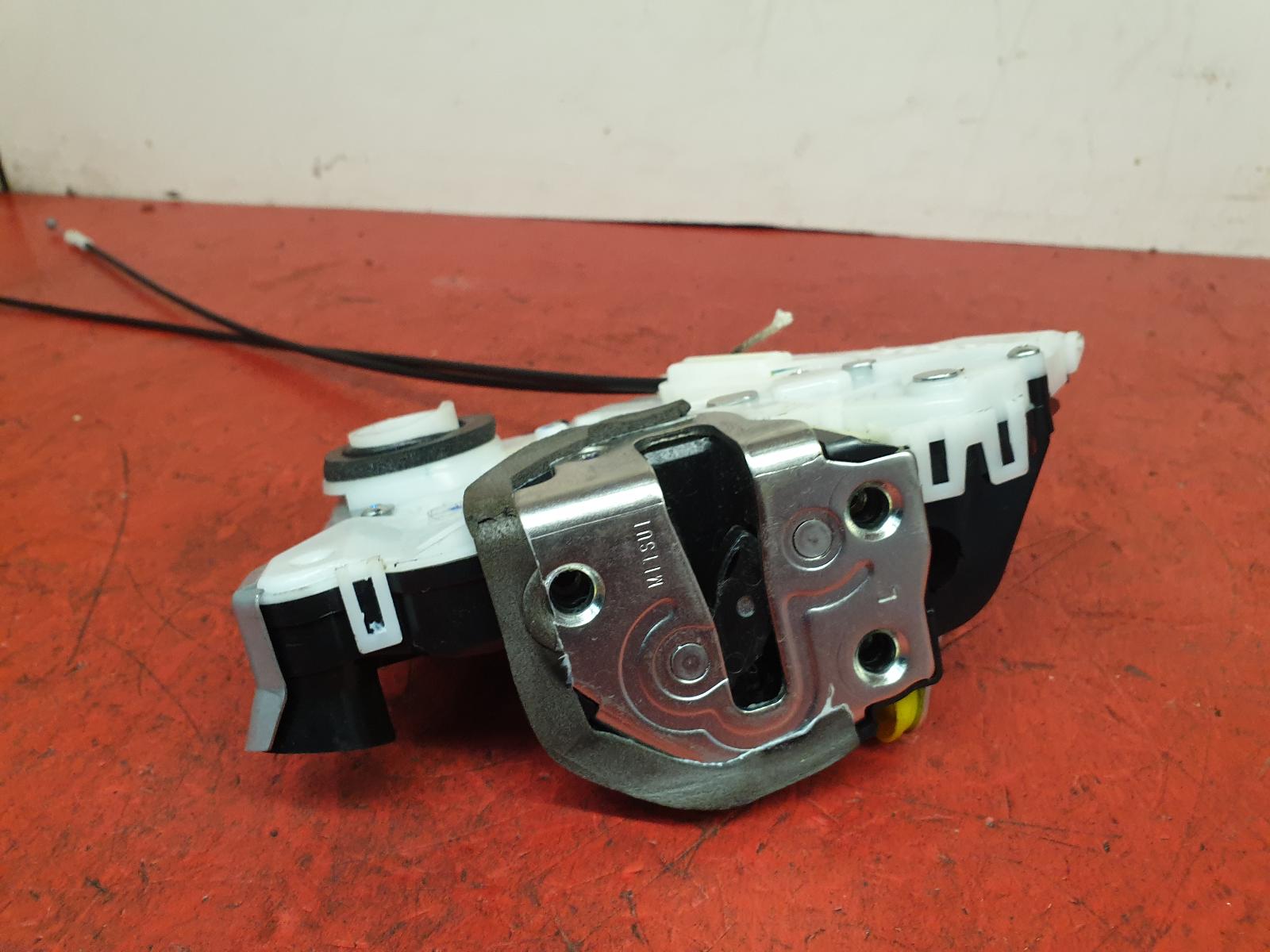 Door Lock Assembly Yaris Toyota 2015