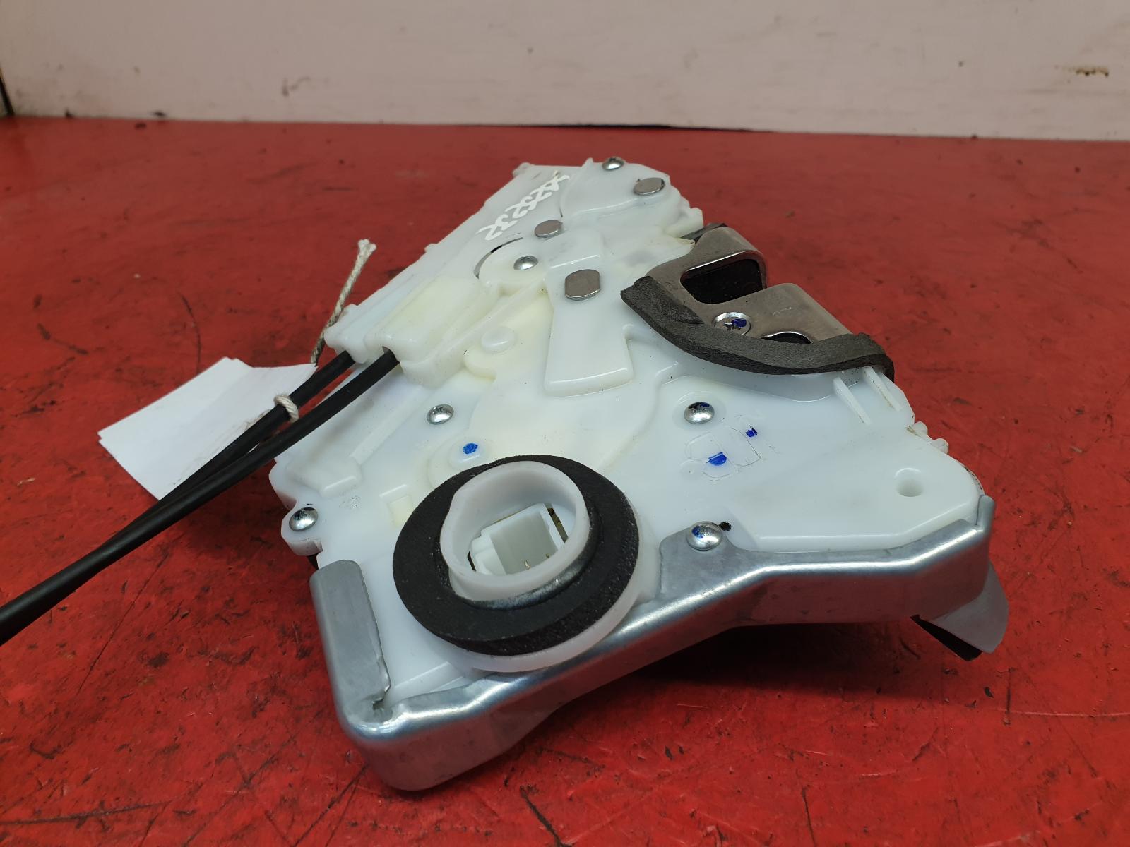Door Lock Assembly Yaris Toyota 2015