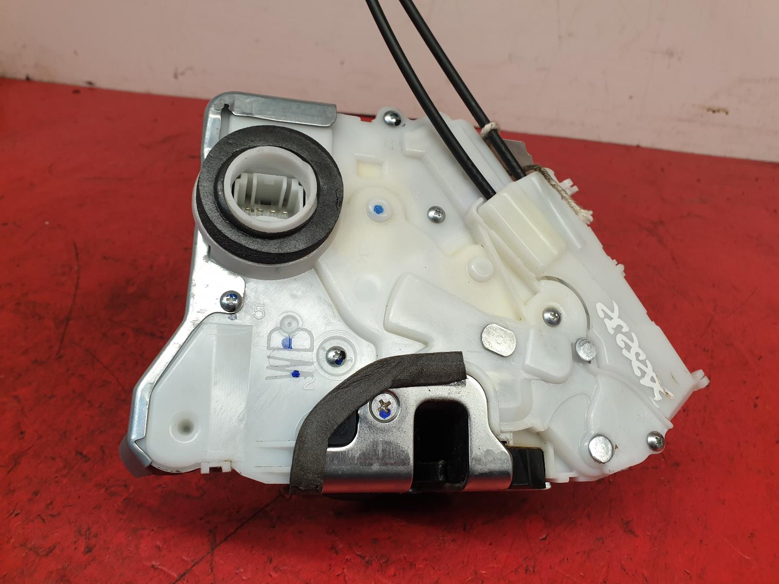 Door Lock Assembly Yaris Toyota 2015