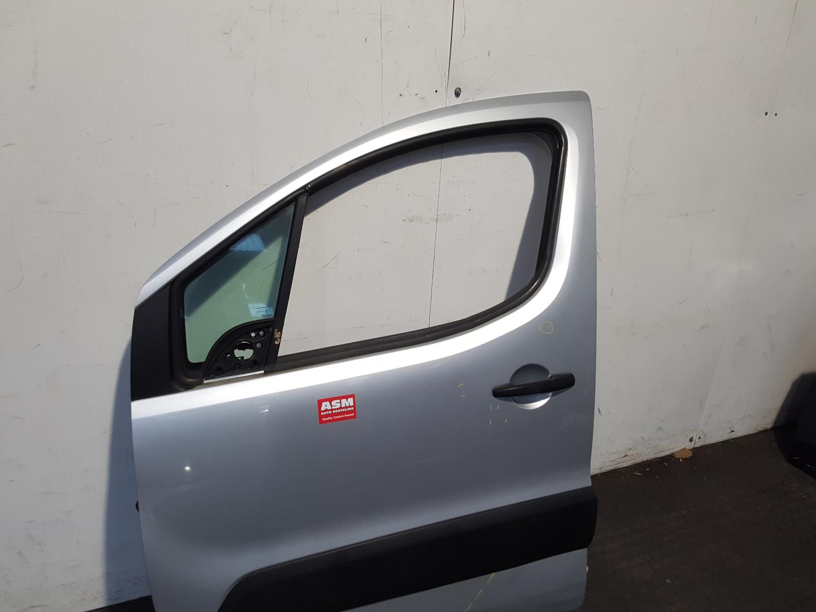 L Front Door Partner Peugeot 2013