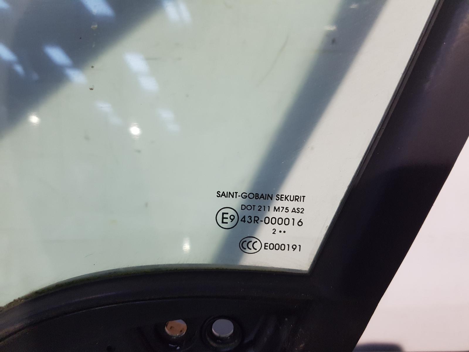 L Front Door Partner Peugeot 2013