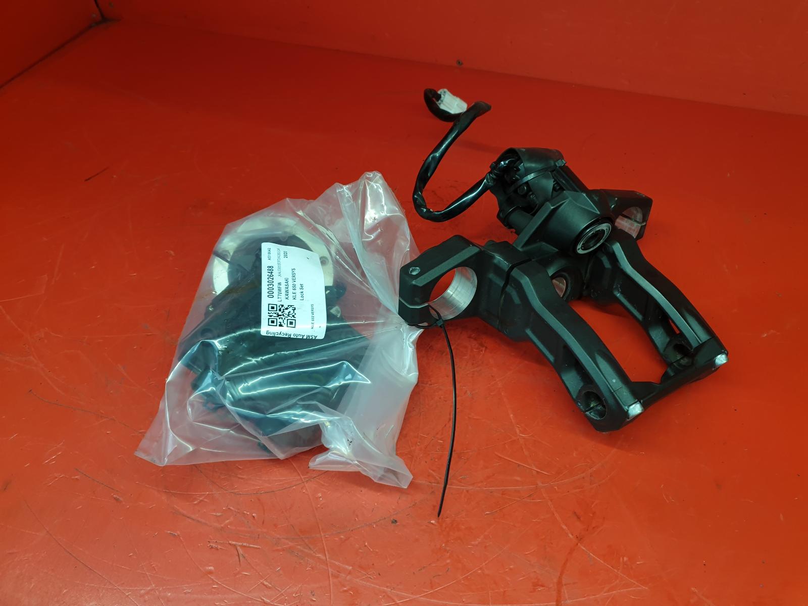 View Auto part Comp.Lock Set + Keys Kawasaki Kle 650 Versys 2020