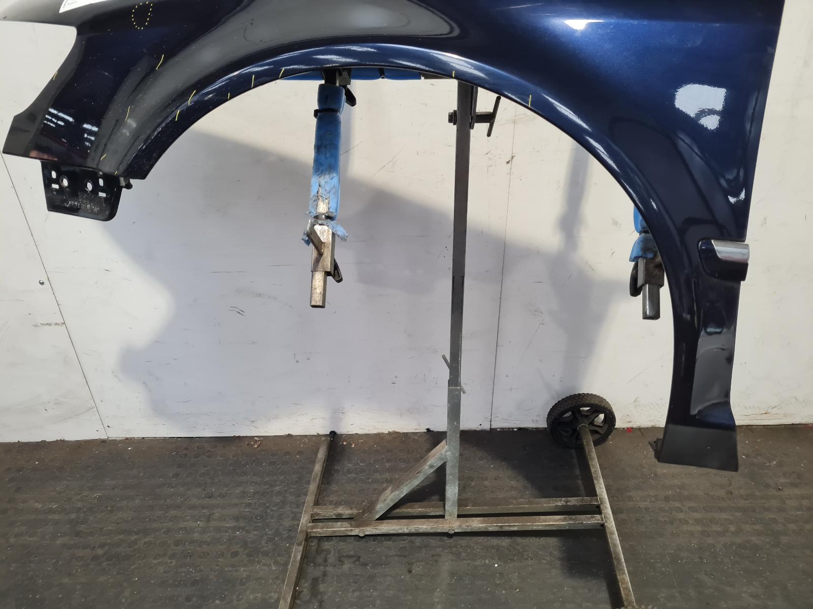 L Wing Phaeton Volkswagen 2009