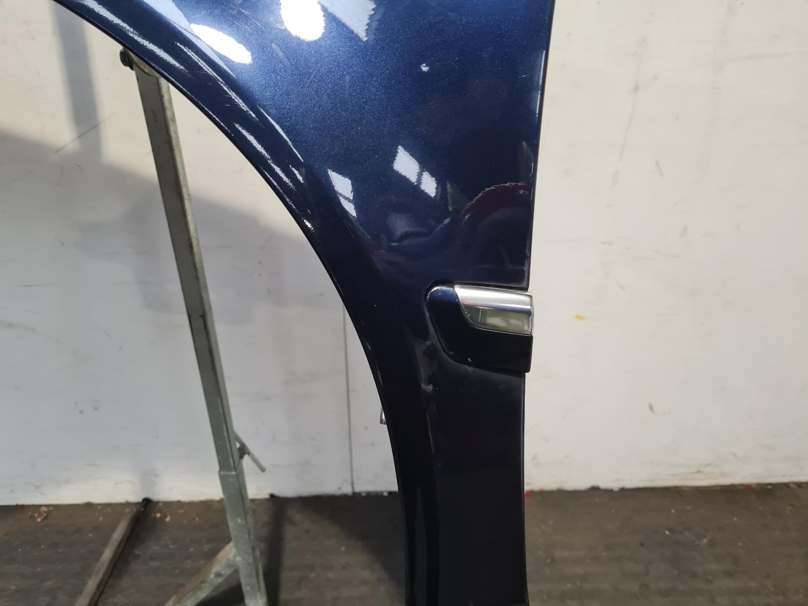 L Wing Phaeton Volkswagen 2009