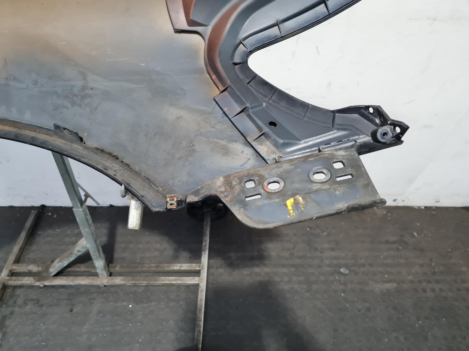L Wing Phaeton Volkswagen 2009