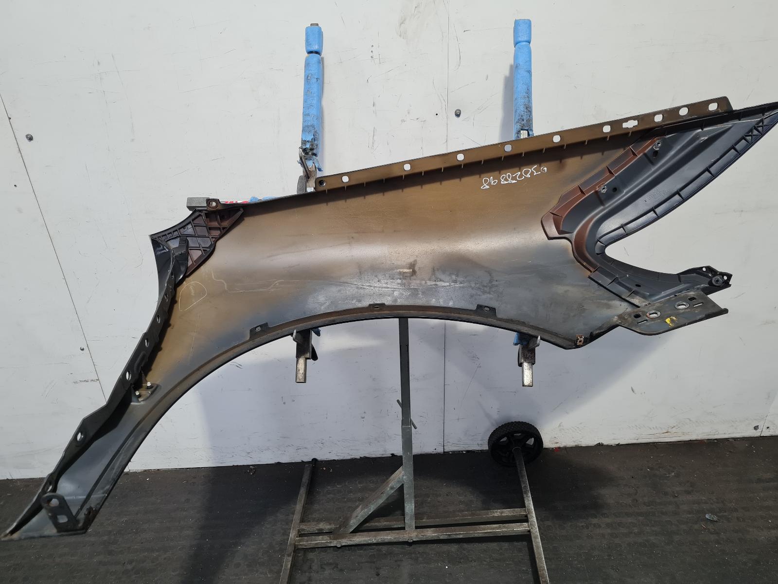 L Wing Phaeton Volkswagen 2009