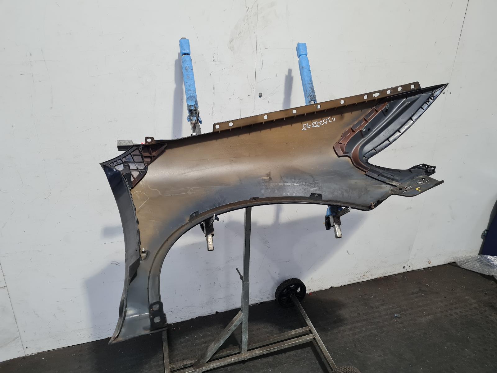 L Wing Phaeton Volkswagen 2009
