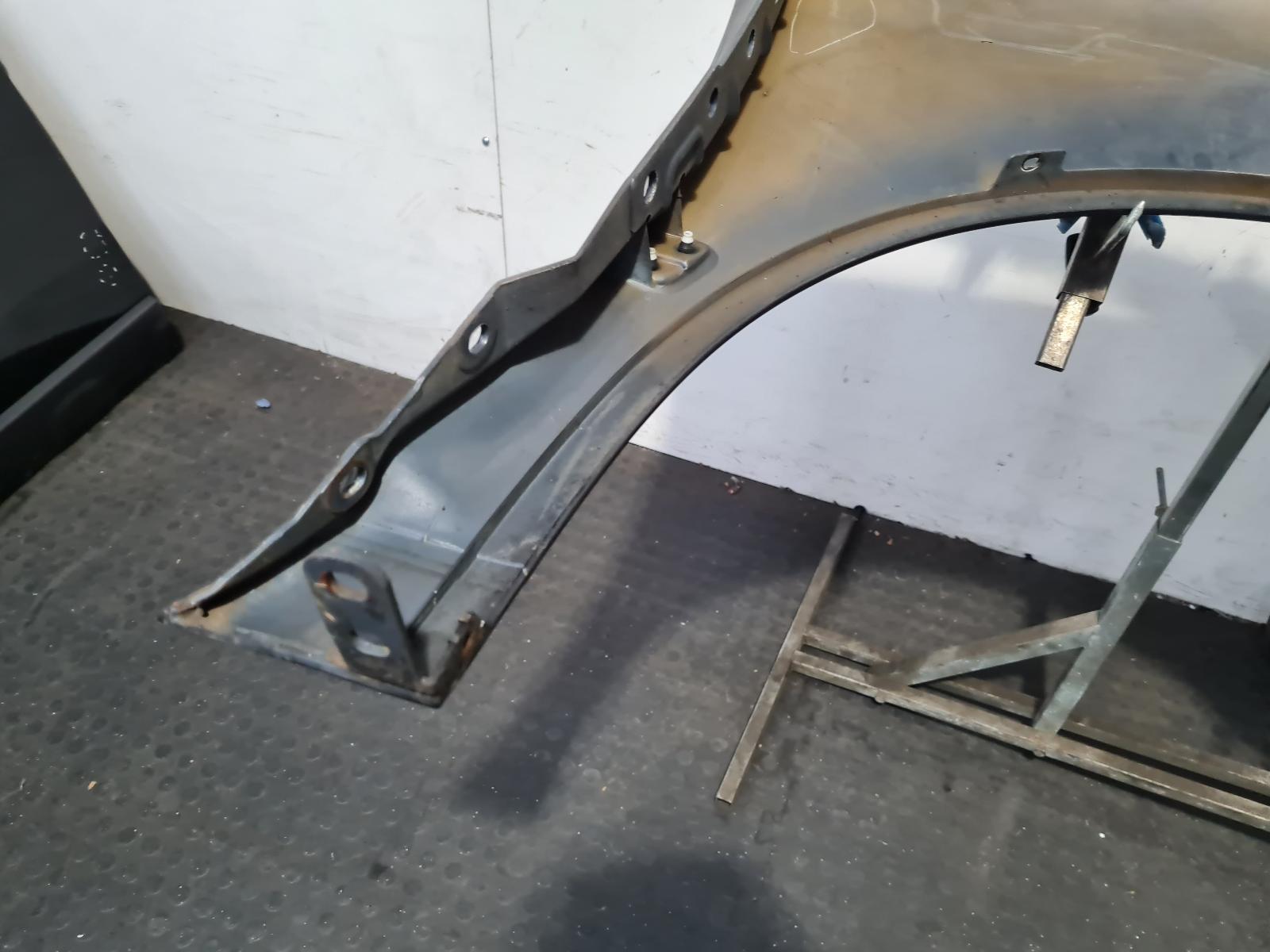 L Wing Phaeton Volkswagen 2009