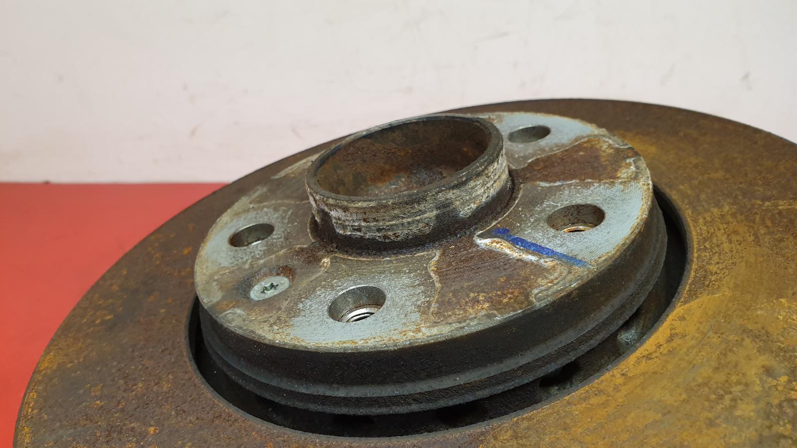 LF Hub/Stub Axle Assembly Juke Nissan 2020