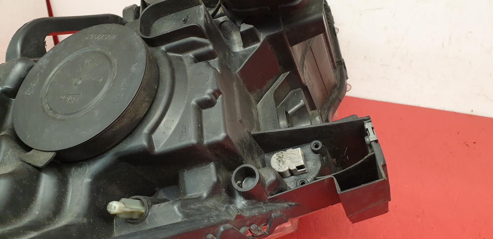 L Headlamp 3008 Peugeot 2012