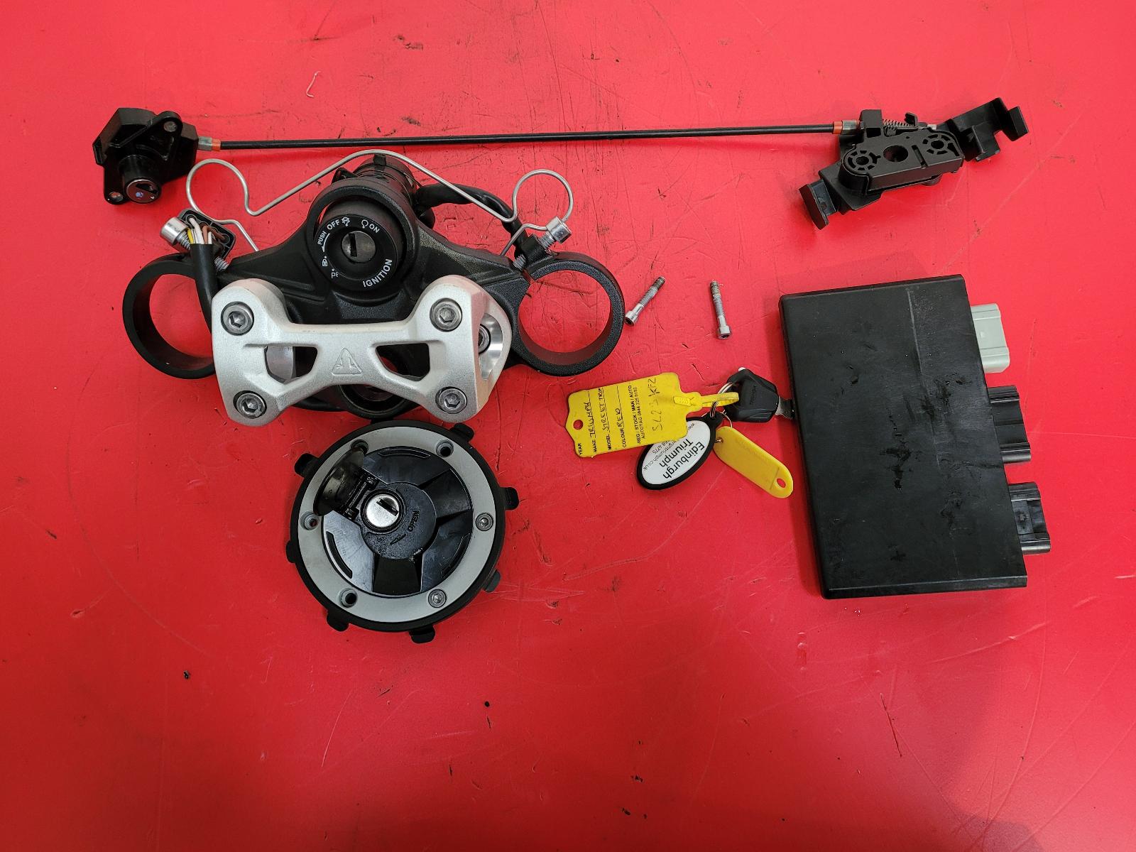 Comp.Lock Set + Keys Street Triple 765 Triumph 2023