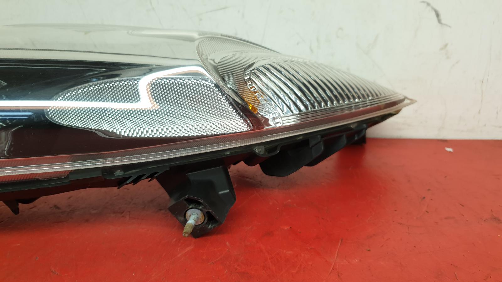R Headlamp Juke Nissan 2014 
