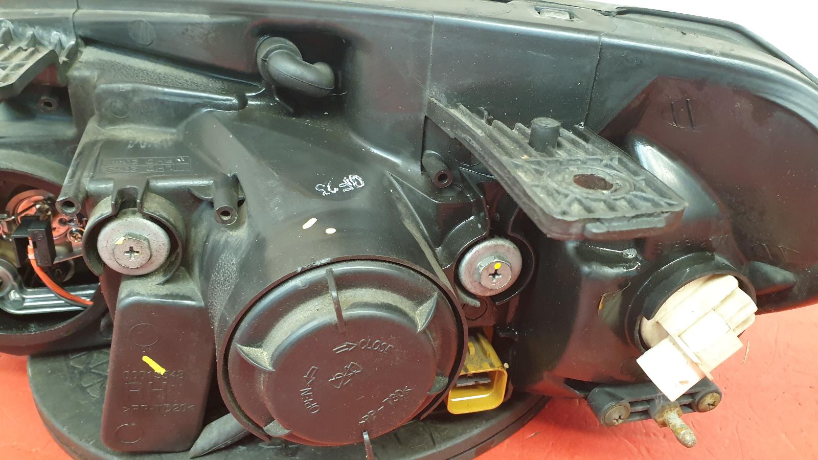 R Headlamp Captiva Chevrolet 2010