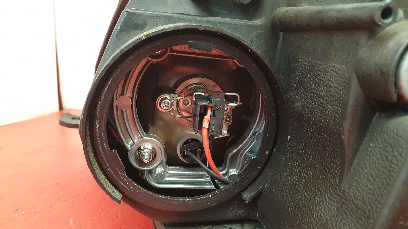 R Headlamp Captiva Chevrolet 2010