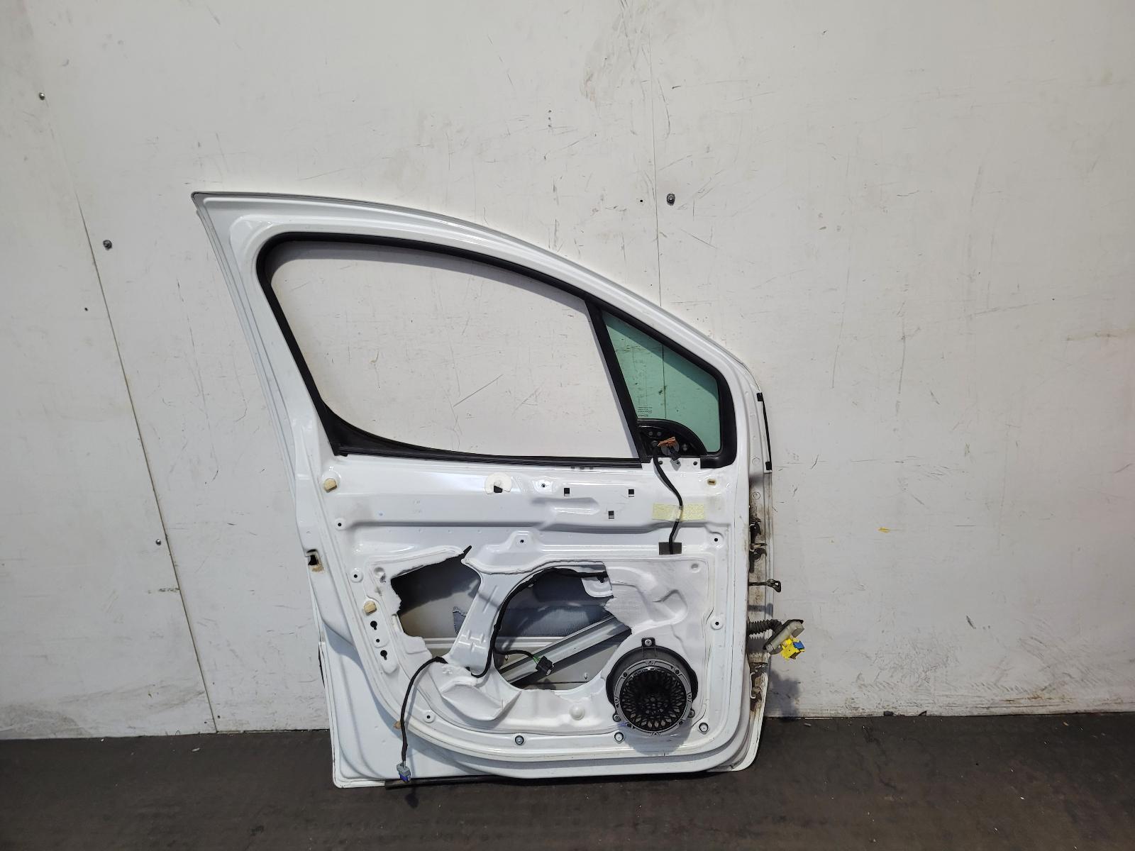 L Front Door Partner Peugeot 2014